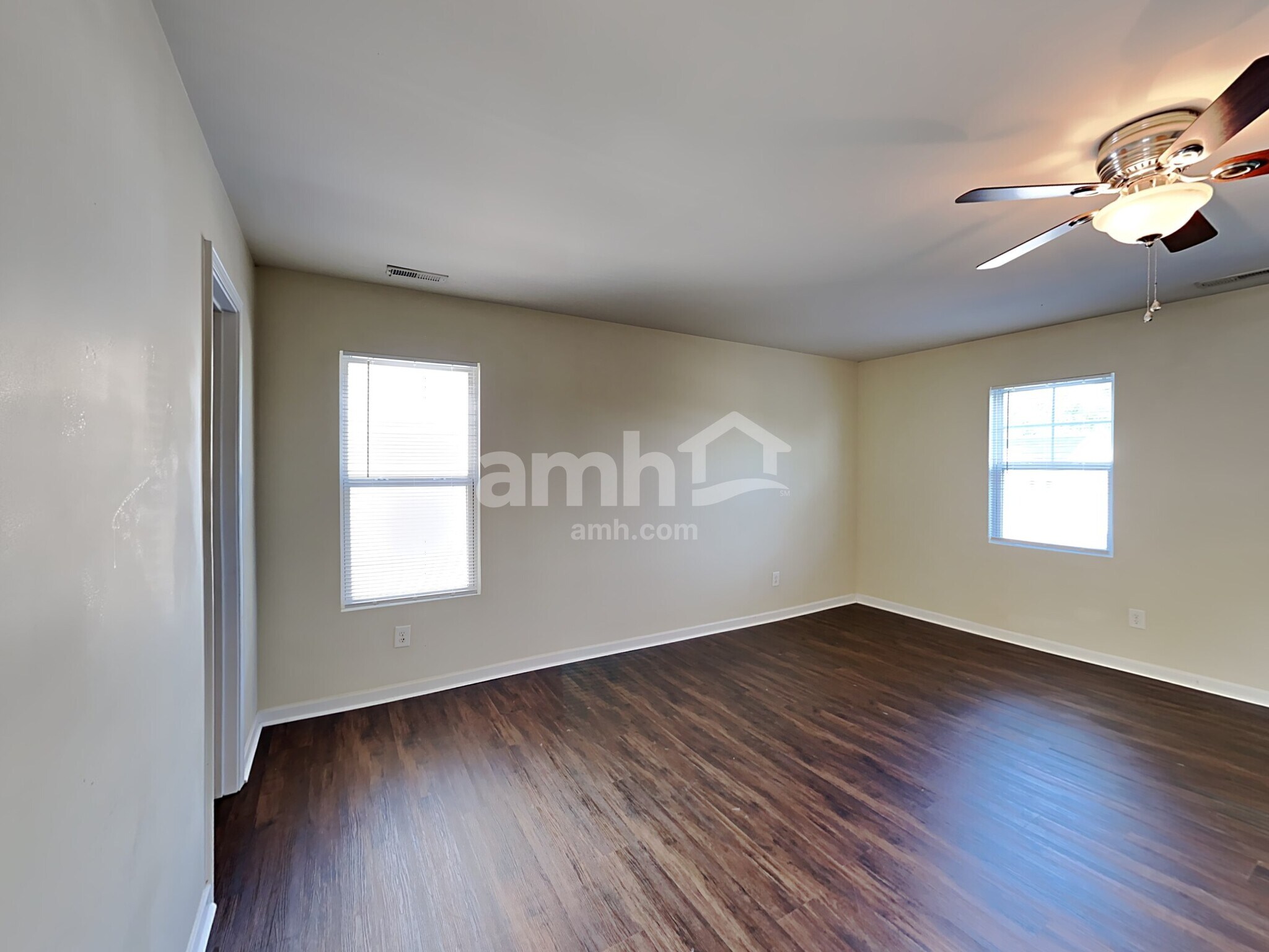 Building Photo - 226 Woodcreek Ln