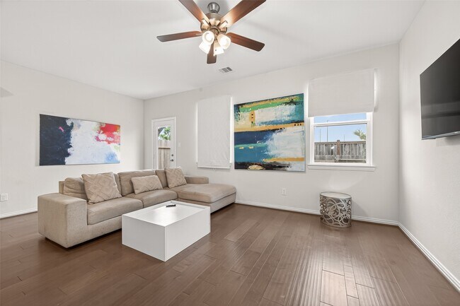 Building Photo - 27926 Western Crk Ct