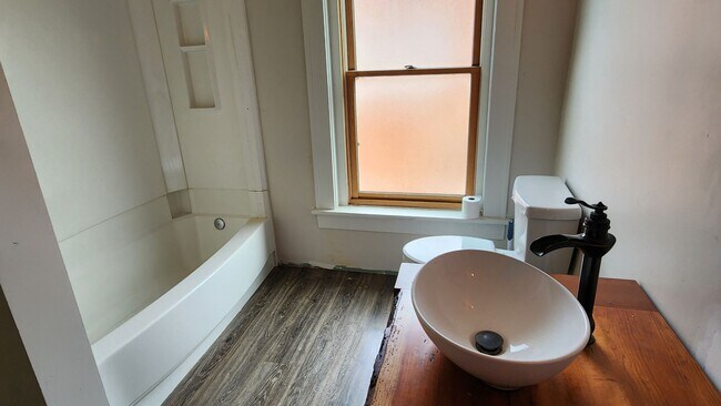 Building Photo - Large 4-5 Bedroom on Historic Main Street in Salamanca NY! Available Now!