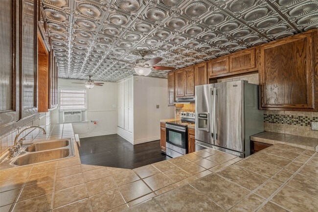 Building Photo - 1116 Kettler St