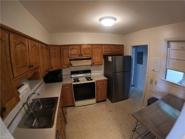 Building Photo - 1725 W 49th St