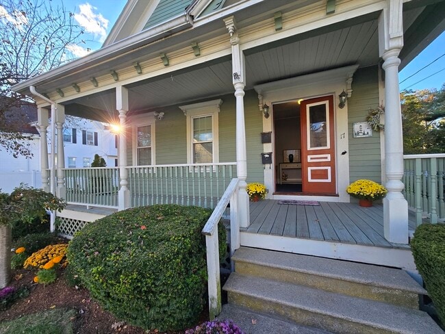 Primary Photo - 17 Charles St