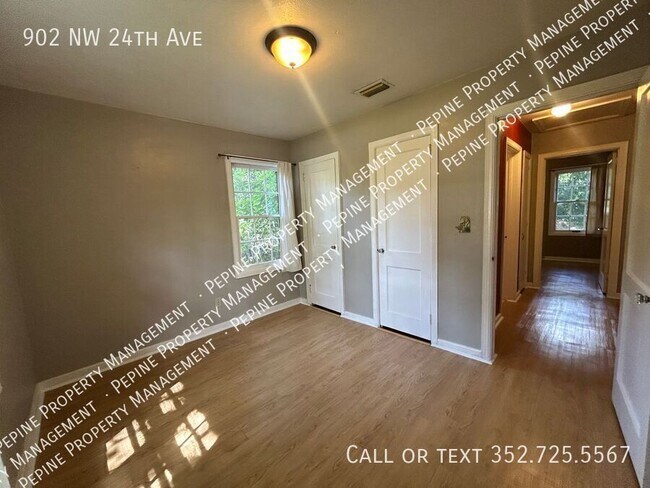 Building Photo - 902 NW 24th Ave