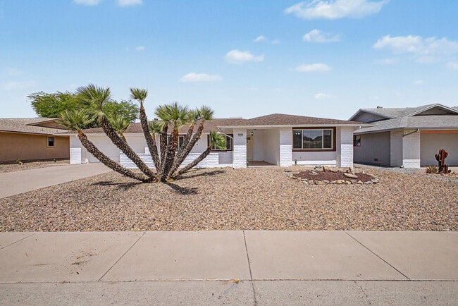 Building Photo - 12714 W Crystal Lake Dr