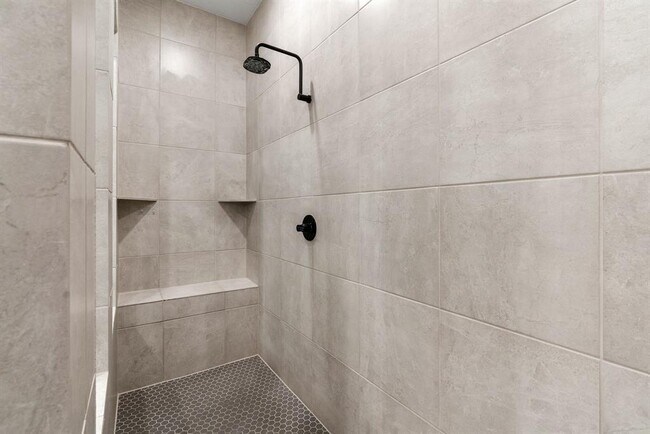 Building Photo - 209 Northcrest Dr