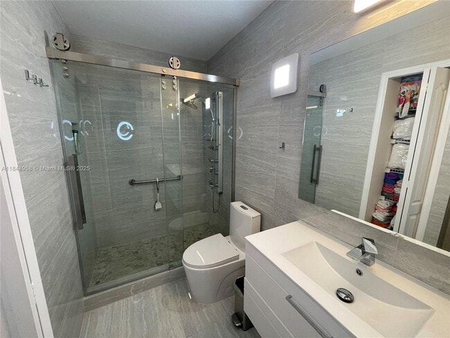 Building Photo - 160 Jacaranda Country Club Dr