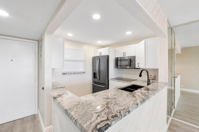 Building Photo - 1391 S Ocean Blvd