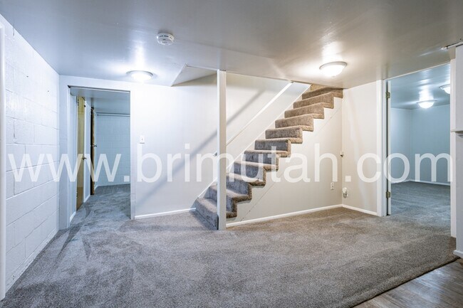 Building Photo - 30 W 1100 S