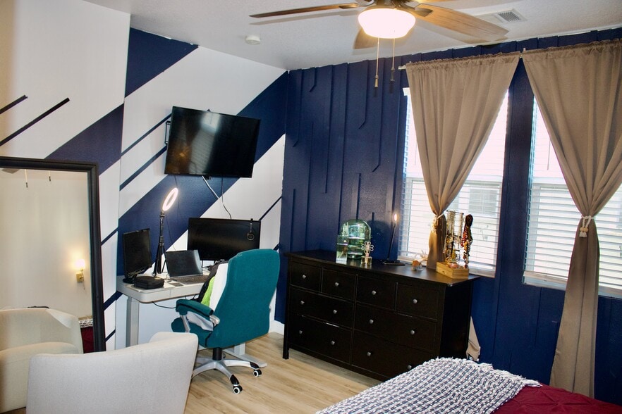 Master Bedroom - 1800 E Lakeshore Dr