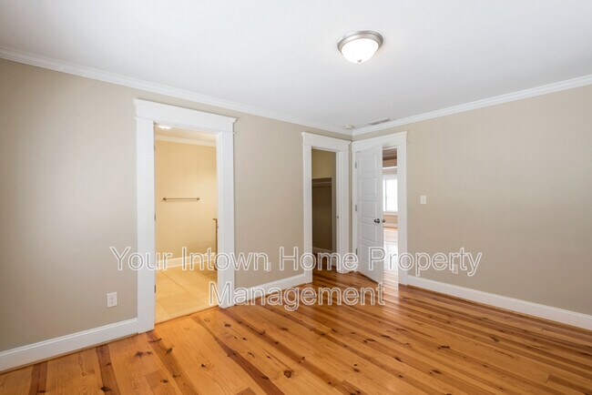 Building Photo - 1672 Cecile Ave SE