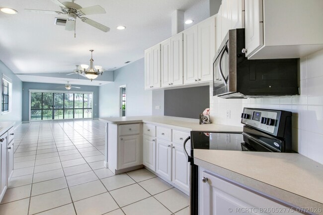 Building Photo - 10870 SW Dardanelle Dr