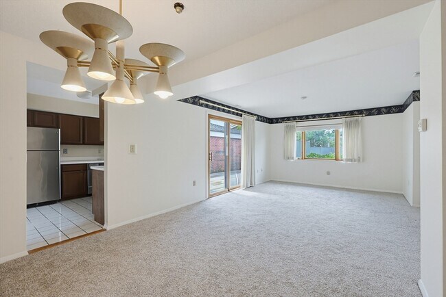 Building Photo - 52 Rosewood Dr