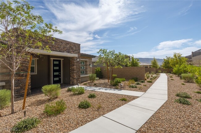Building Photo - 929 Silverfir Ct