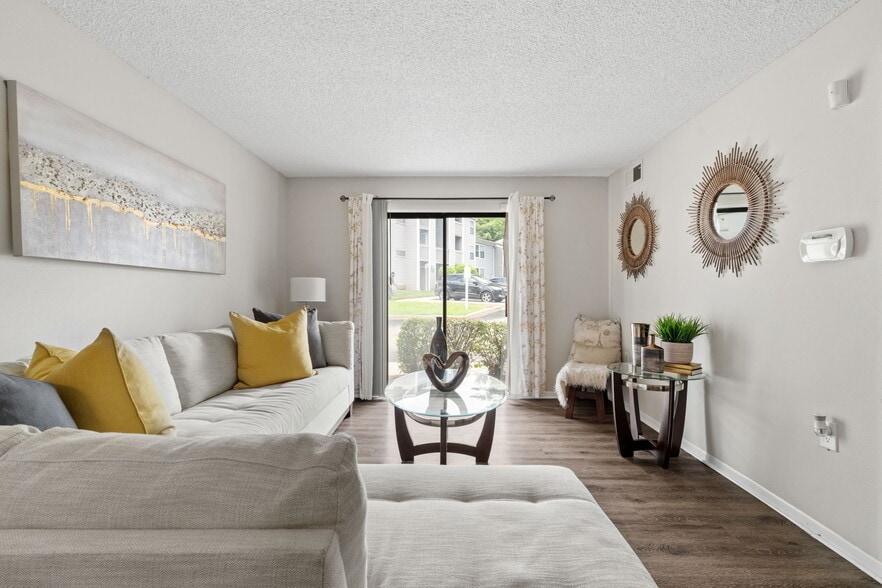 Hickory - 2 Bed / 2 Bath - 855 Sq.Ft. - The Finn