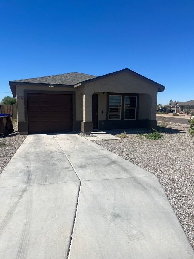 Building Photo - 2 weeks free rent with approved applicatio...