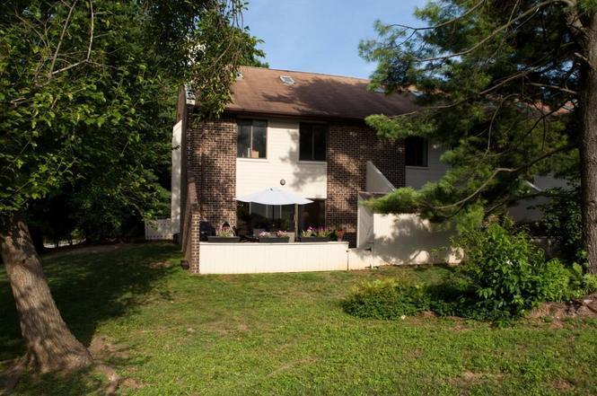 Building Photo - 10 Esprit Ter