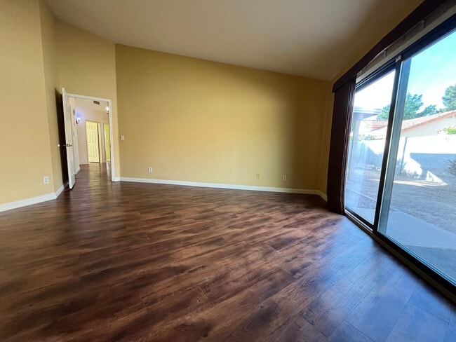 Building Photo - 187 W Amanda Ln