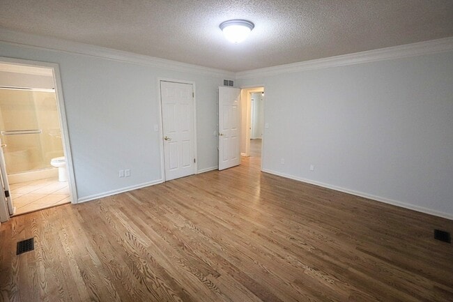 Building Photo - 8231 Lake Terrace Dr