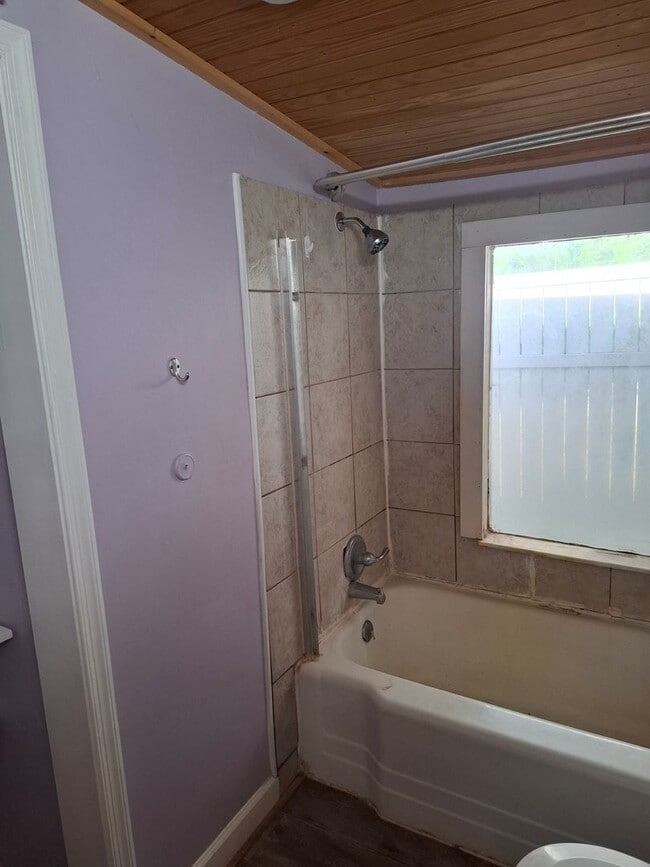 Building Photo - Unbelievable Updated Farmhouse in Lanexa!