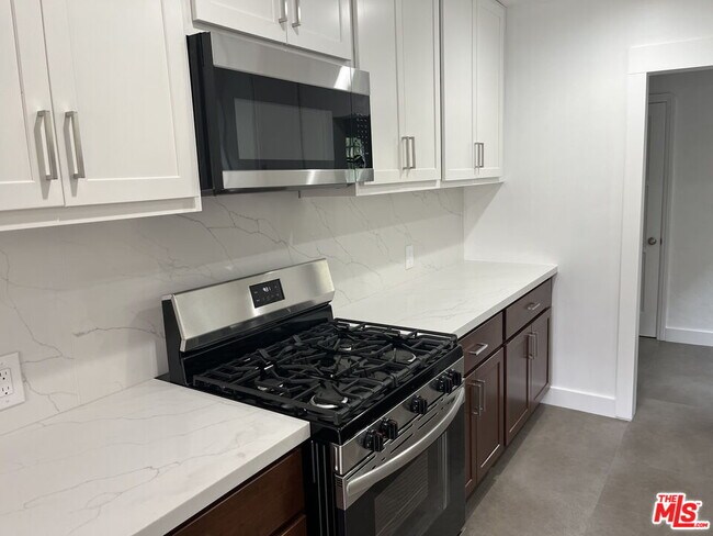 Building Photo - 1045 S Crescent Heights Blvd