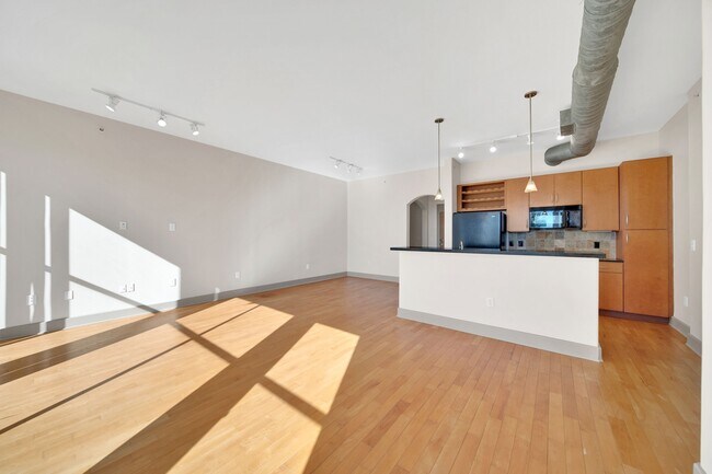 Building Photo - 1901 Post Oak Blvd