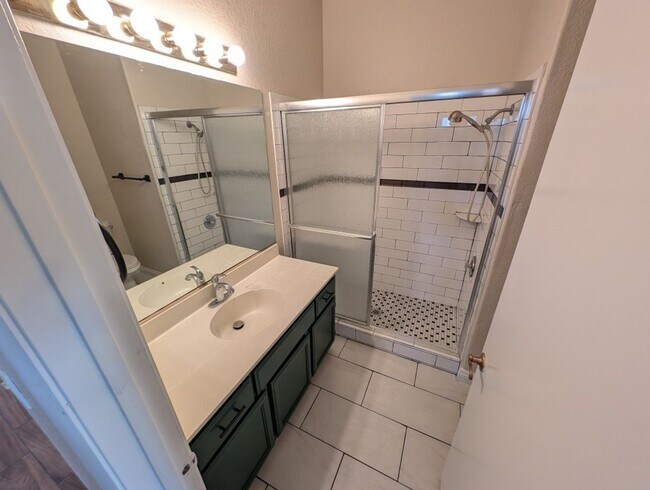 Building Photo - 731 Rising Star Dr