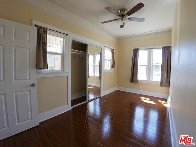 Building Photo - 2928 Walton Ave