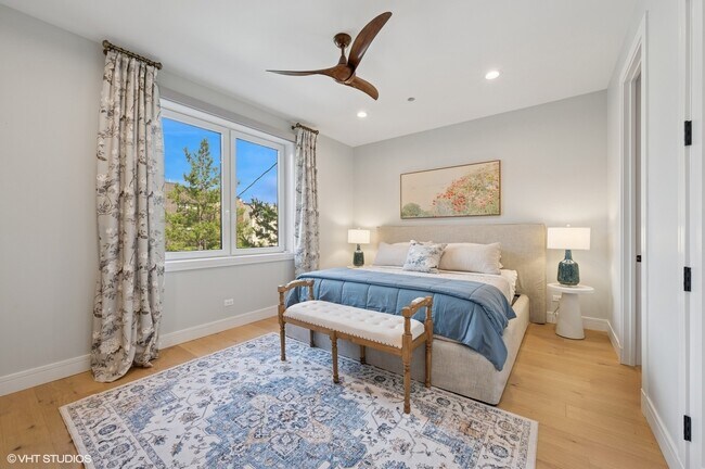 Building Photo - 4932 N Kenmore Ave