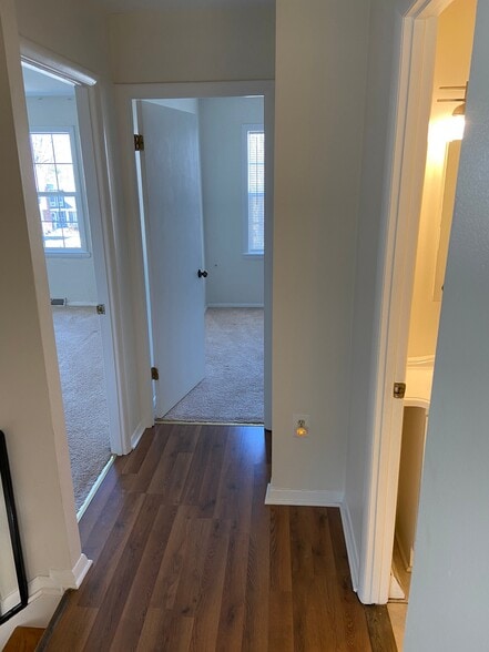 Building Photo - 327 Roanoke Dr SE