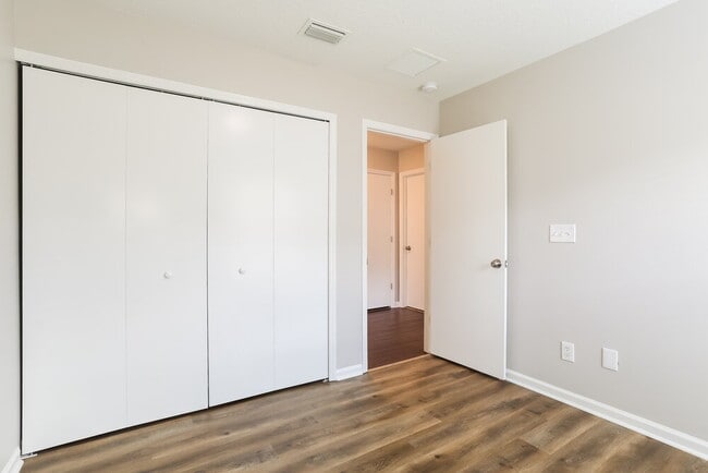 Building Photo - 1926 Old Moss Ln