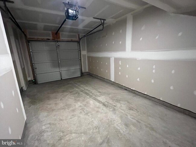 Building Photo - 211 Clifton Mnr