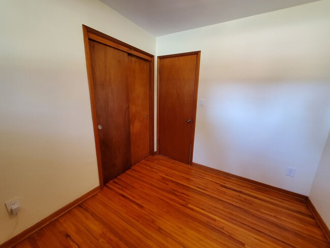 Building Photo - FOR RENT- Crestline Ave- Gorgeous Home in ...