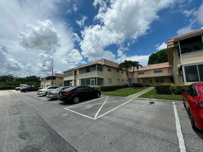 Building Photo - 440 Saxony Ln
