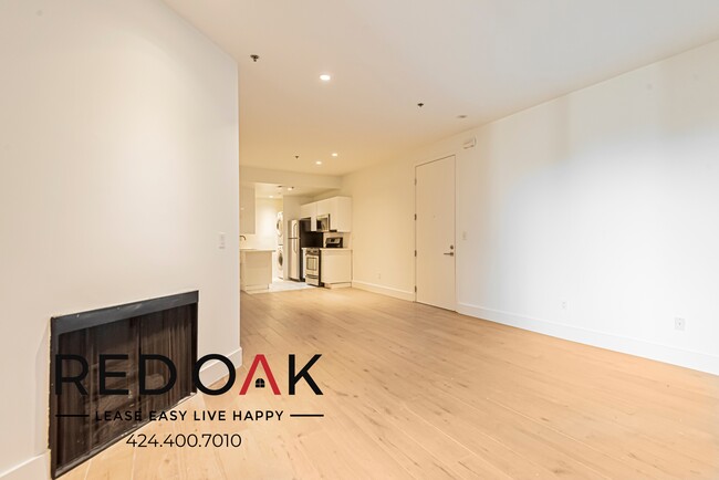 Building Photo - Exquisite, Luxury One Bedroom Featuring a ...