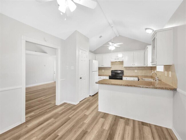 Building Photo - 23346 Balthasar St