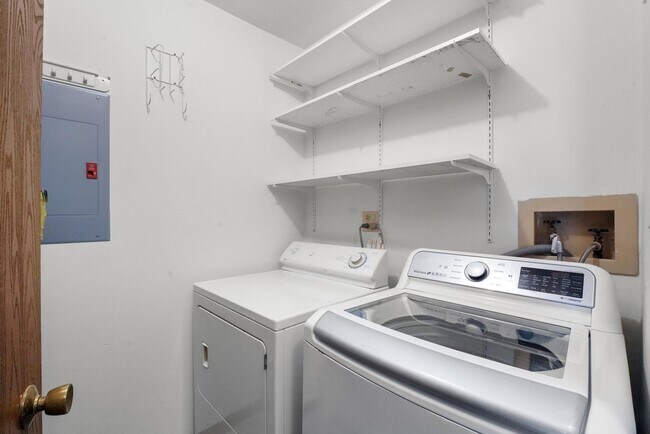 Building Photo - 1505 Mercury Dr