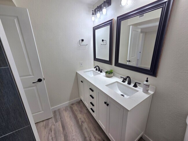 Building Photo - Beautiful 3 bedroom / 2 bath in Scottsdale!