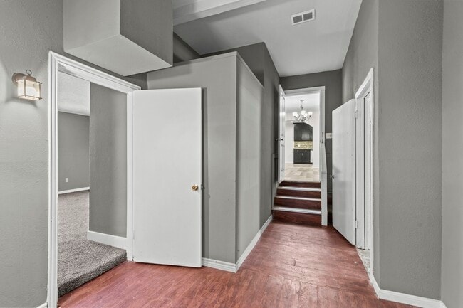 Building Photo - 1132 18th Ave N