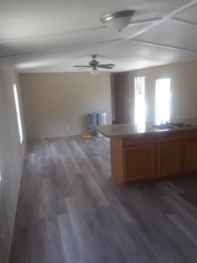 Building Photo - 1505 Goodyear Ave