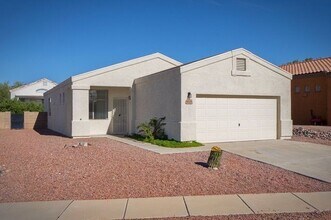 Building Photo - 3 Bedrooms 2 Baths 1440 Square Feet.