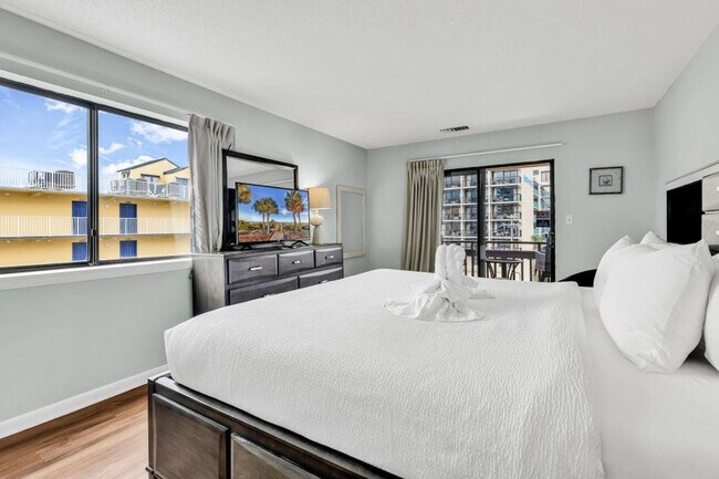 Building Photo - 202 75th Ave N