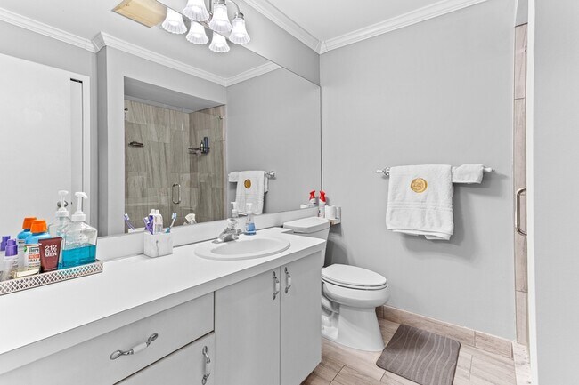 Building Photo - 6560 Ridgefield Cir