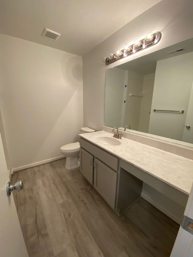 Building Photo - Available July 15, 2025!  2 bedroom condo ...