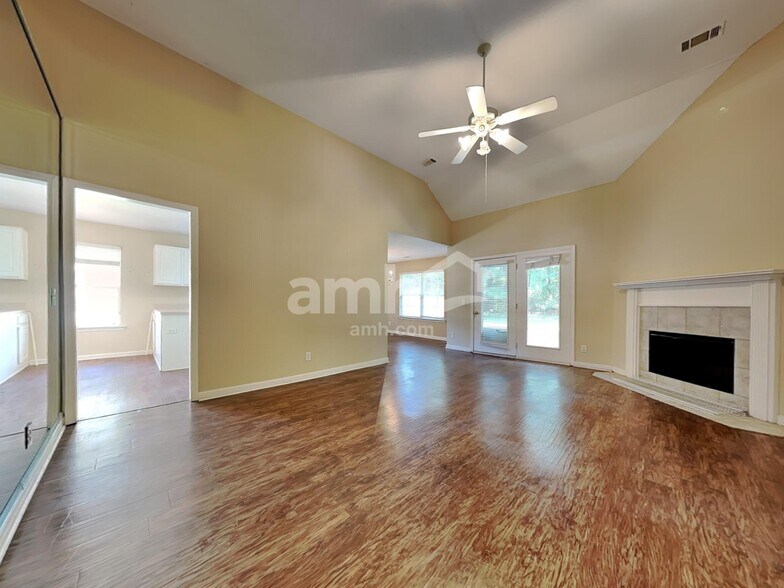 Building Photo - 263 Silver Brook Cir