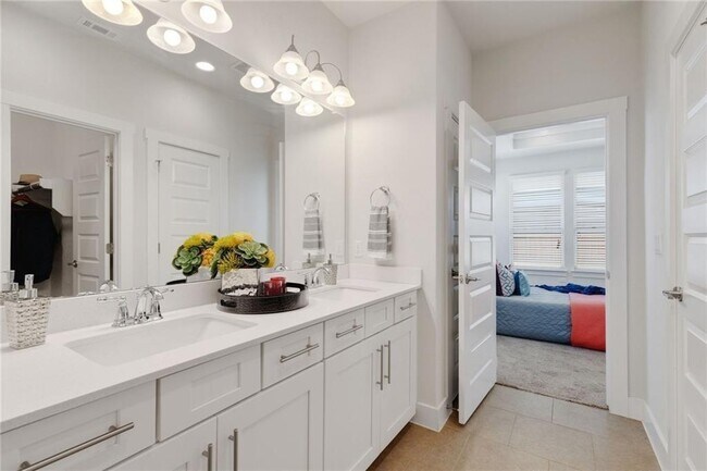 Building Photo - 9507 Gynerium Dr