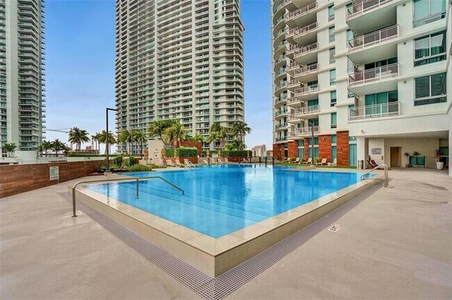 Building Photo - 350 S Miami Ave