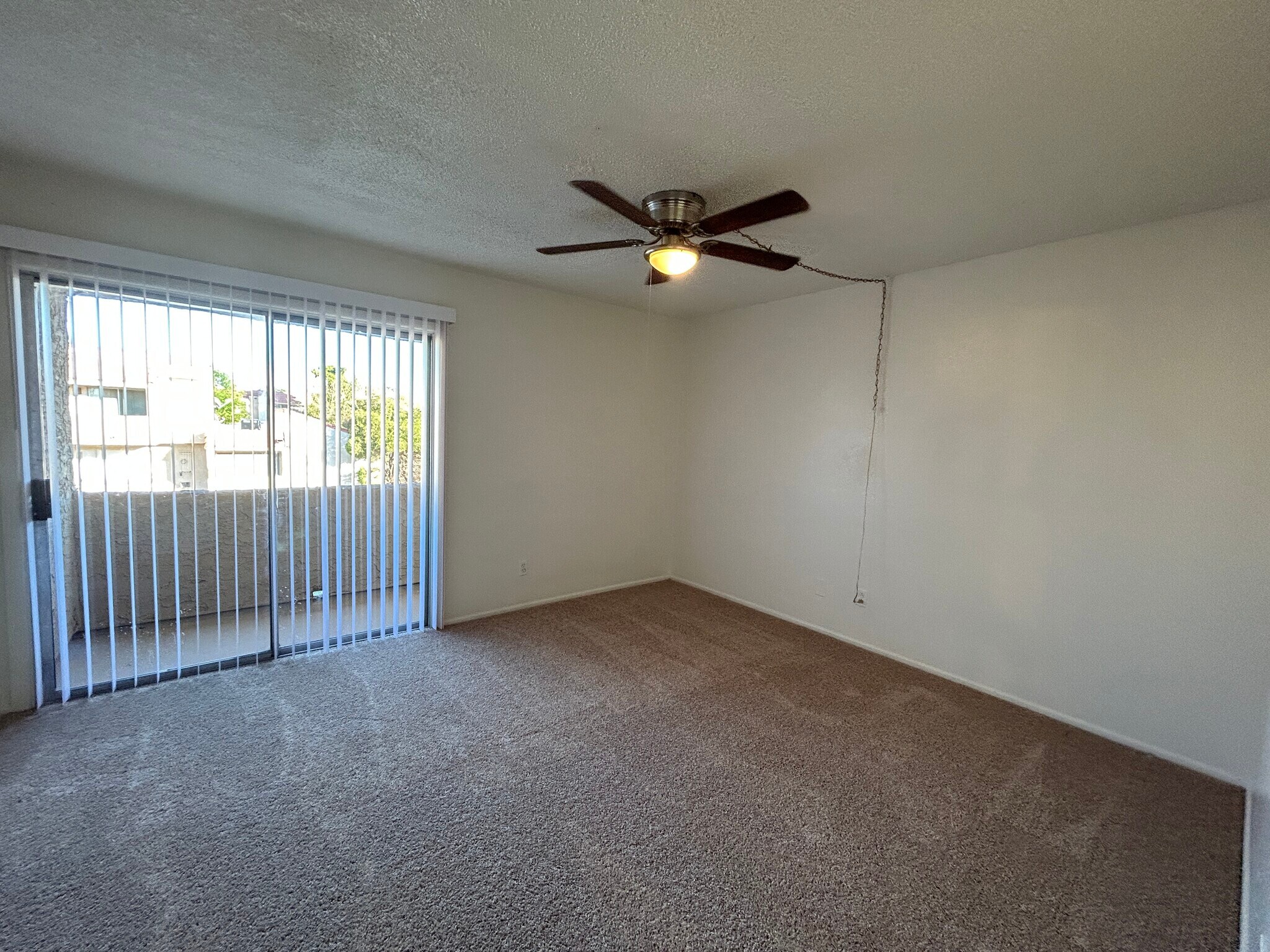 Building Photo - 4740 W Rose Ln