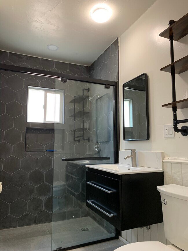 Building Photo - 4840 Ellenwood Dr