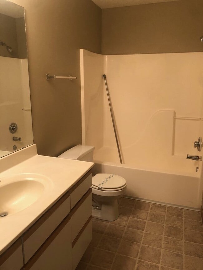 upstairs hallway bathroom - 224 Crossing Dr