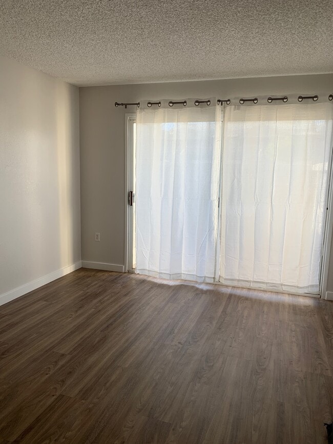 Building Photo - Hillsdale 2/2/2 - ground floor unit outsid...